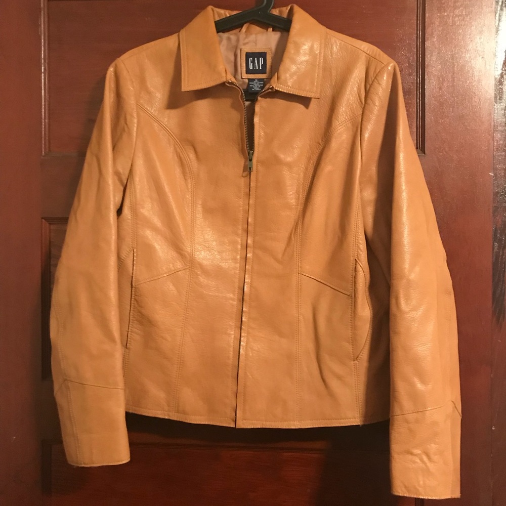 GAP LEATHER JACKET Can fit a small too 😊